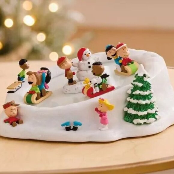 Hallmark Peanuts Sledding Musical Tabletop Figurine Motion Charlie Brown Snoopy - Picture 5 of 5